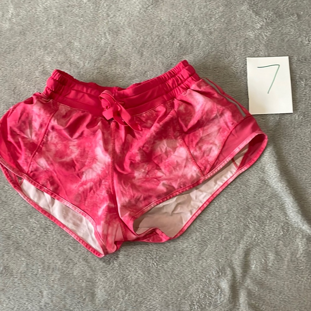 Lululemon size 4 pink hottie hot shorts 2.5 inch liner intact line dried